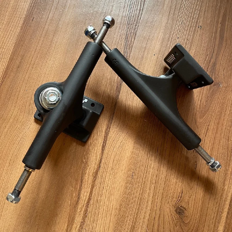 ACE - Classic Matte Black Skateboard Trucks